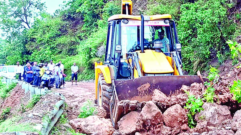 तीन घंटे बंद रहा गगल-सकोह एनएच