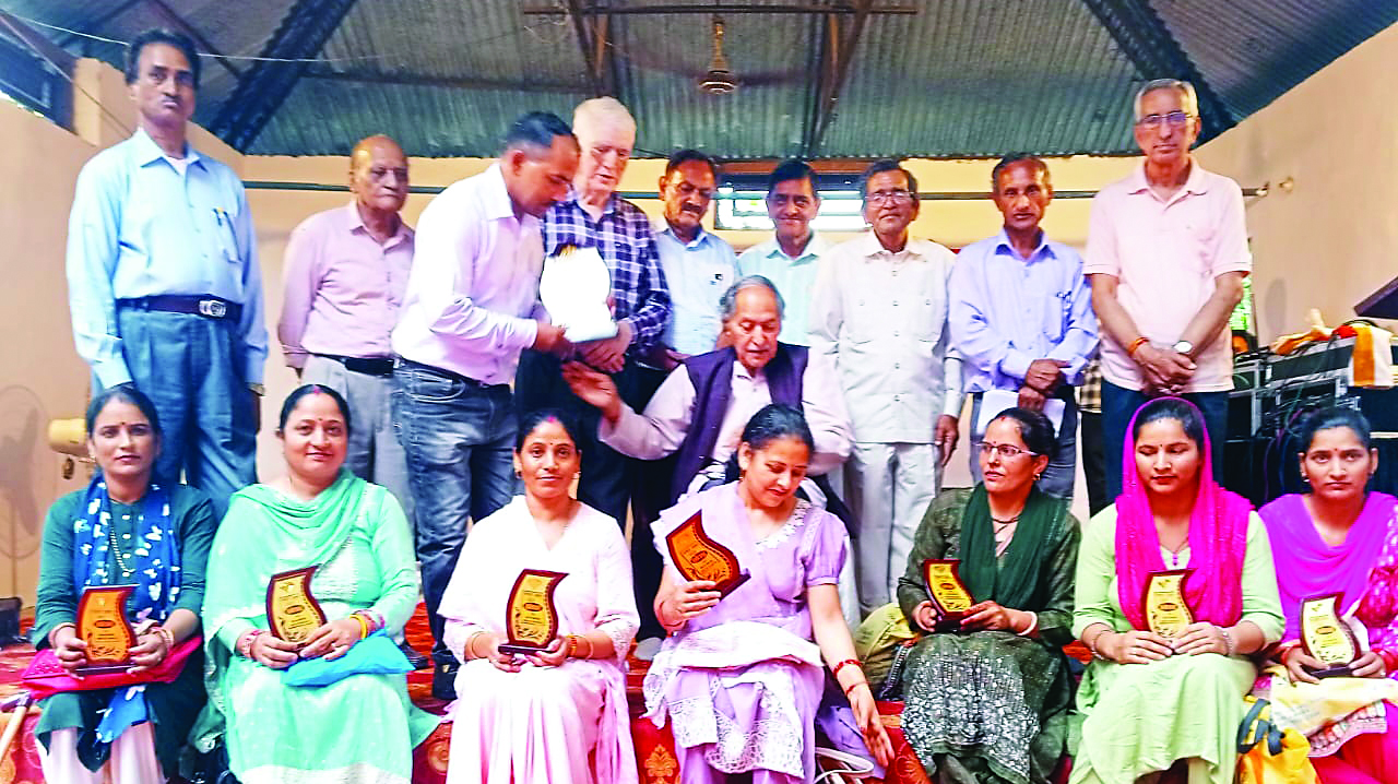नेरटी मेेले में सजी कांगड़ा रूमाल की प्रदर्शनी