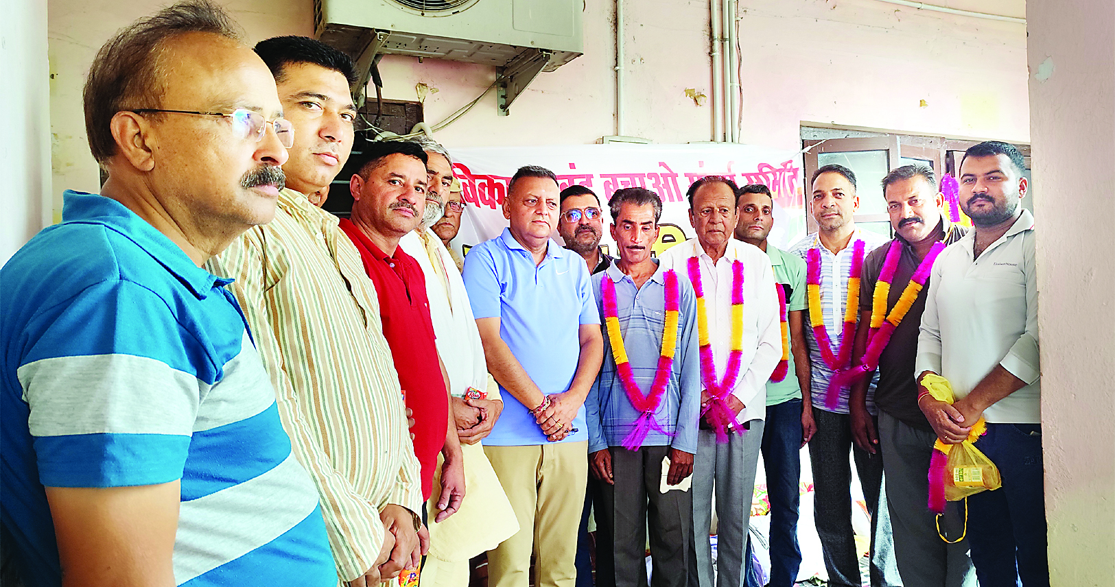 अधिसूचना रद्द होने तक डटे रहेंगे