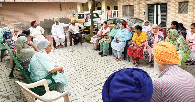 दीप नगर सोहाना में पानी के लिए प्रदर्शन, लोगों को करना पड़ रहा दिक्कतों का सामना, जल्द मांगा समस्या का समाधान