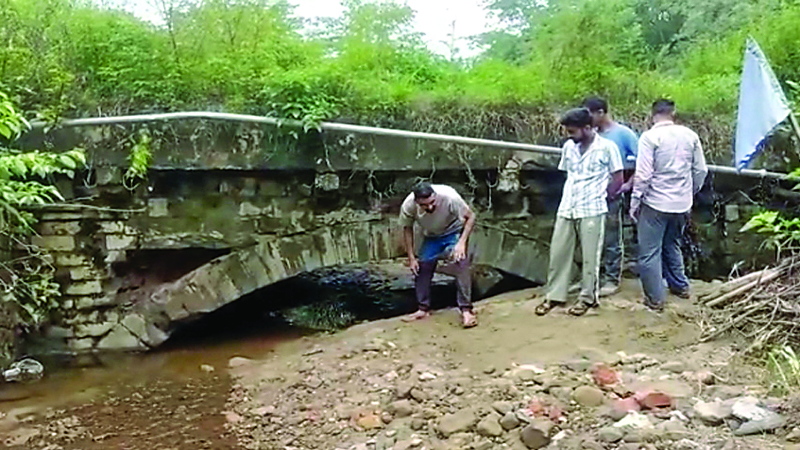निकासी न होने से तबाही मचा रहा नाला