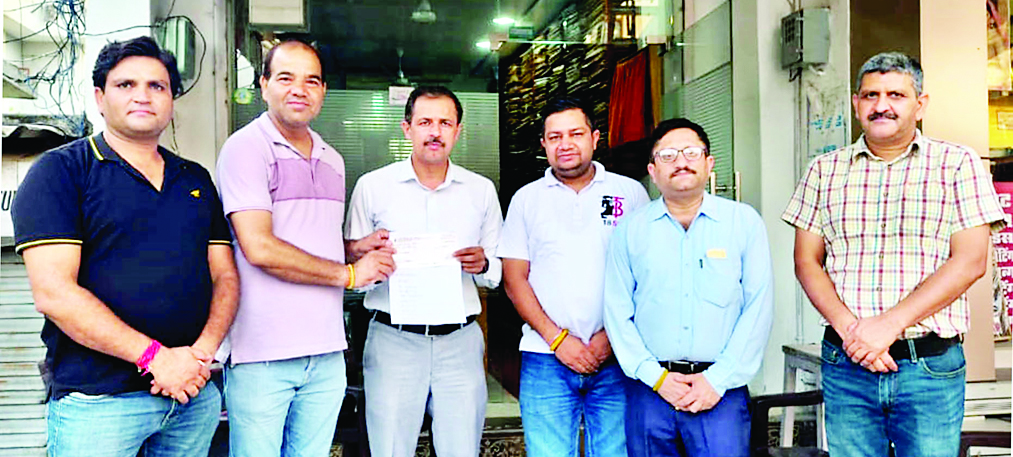 आपदा पीडि़तों की मदद को आगे आए लेक्चरर