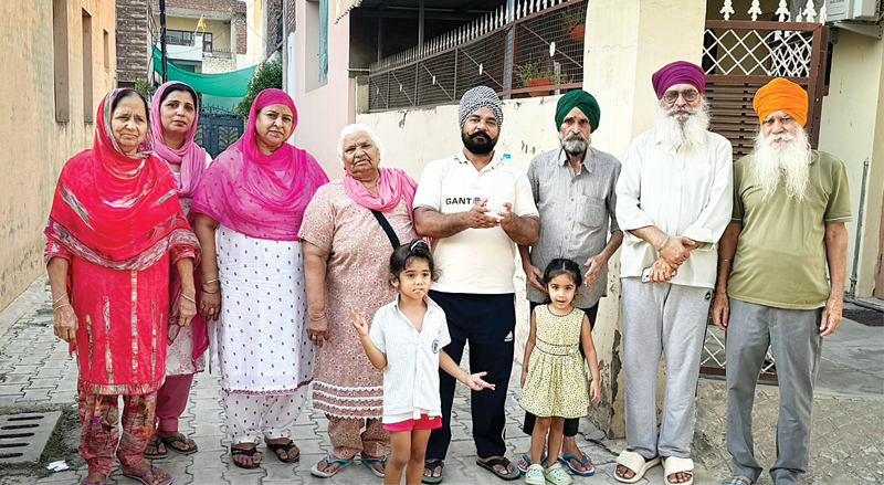 मटमैला पानी पीने को मजबूर खरड़, रणजीत कॉलोनी में गंदे पानी की सप्लाई से लोग परेशान