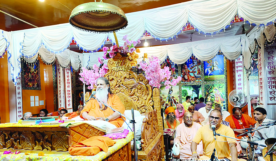 मनुष्य ईश्वर से अनभिज्ञ है, फिर भी खुद को चतुर समझता है