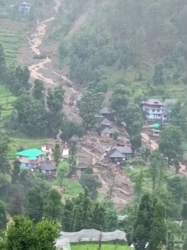 हिमाचल में कहर बनकर टूट रहा अंबर, देखिए तबाही का खौफनाक मंजर