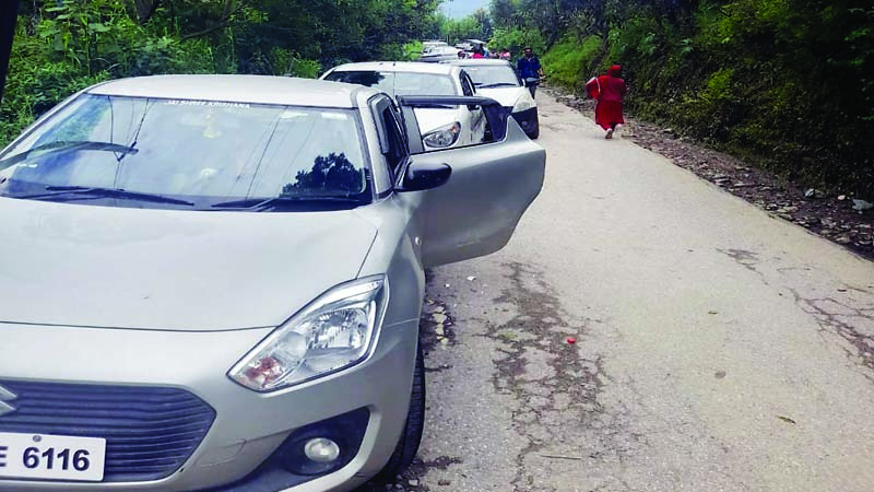 भूस्खलन-बारिश का कहर, कई सडक़ें बंद