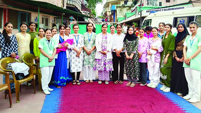 छह महीने तक सिर्फ मां का दूध ही शिशु का आहार