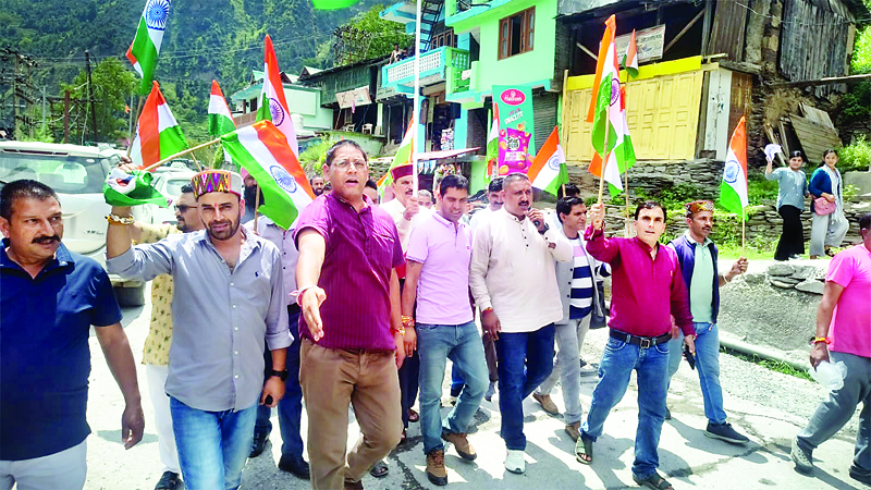 भारत मां की जय के नारों से गूंजा गरोला