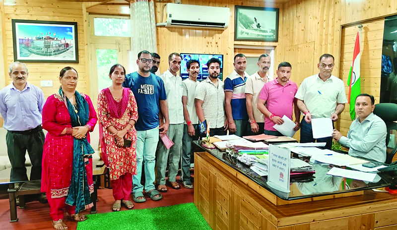 सडक़ों को नुकसान पहुंचाने पर सीएम को भेजी शिकायत