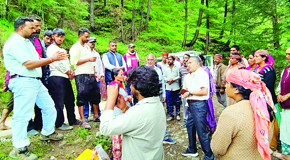 टनिपरी के बाद भर्शी के 30 परिवारों ने छोड़े घर