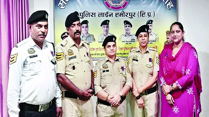 पांच पुलिस कर्मचारियों को मिले उत्कृष्ट सेवा पदक