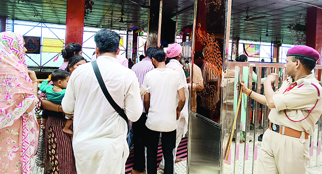 बाबा बालकनाथ के दरबार में झुके 15 हजार शीश
