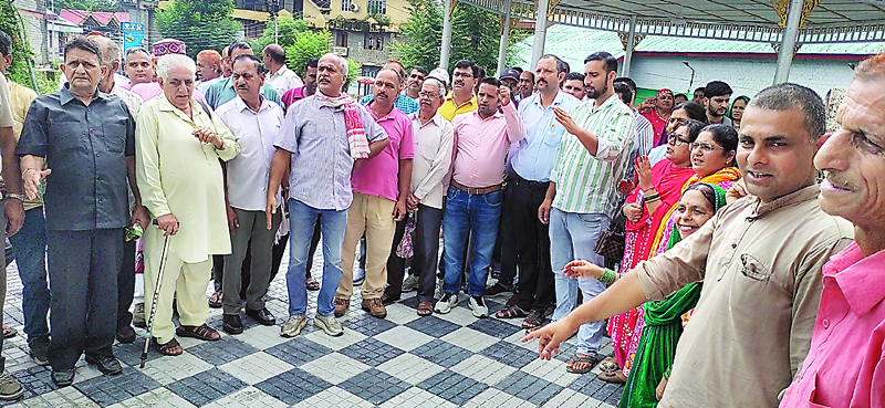 सुजानपुर ब्लॉक में शामिल नहीं होना चाहती पांच पंचायतें