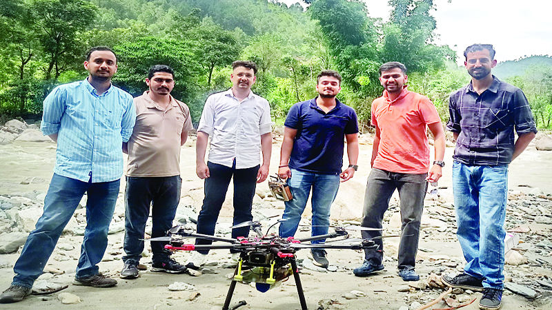 अंधेरे में डूबे मुलांढी गांव का सारथी बना ड्रोन