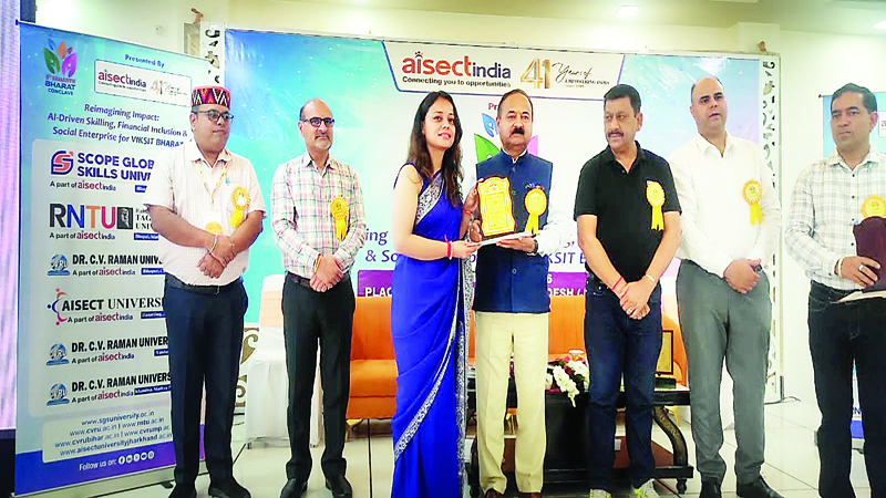 चांजू को बेस्ट वोकेशनल ट्रेनर चुनने पर दिया सम्मान