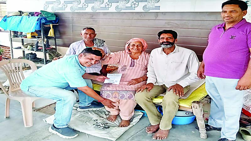 जुखाला वार्ड में सतदेव शर्मा की सक्रियता बढ़ी, चुनावी मुकाबले में हलचल ...