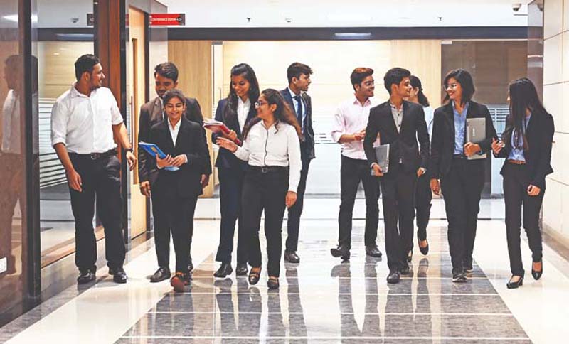 …तो आप बिना कॉलेज डिग्री के कुछ शॉर्ट टर्म कोर्स या सर्टिफिकेट लेकर ले सकते हैं बढिय़ा जॉब