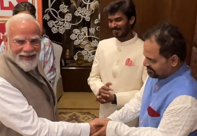 पंचायत टीम से मिले PM नरेंद्र मोदी, नेटिजन्स ने सराहा TVF और अरुणाभ का शानदार सफर