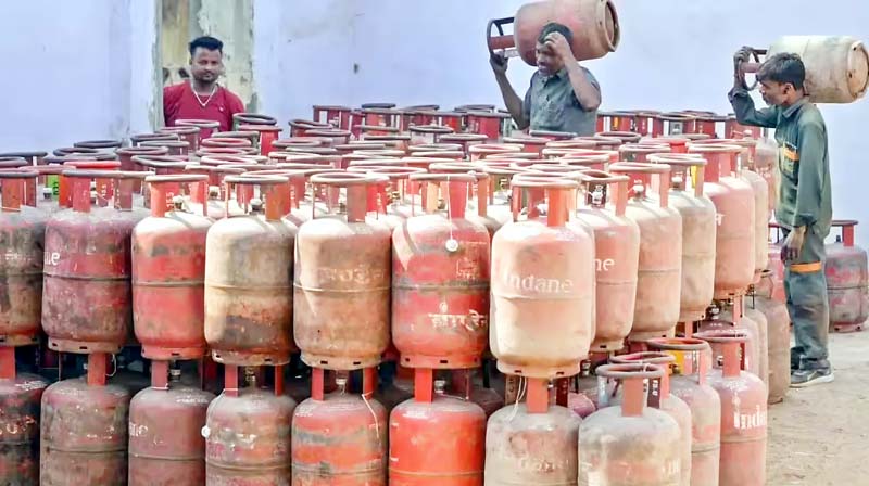 सरकार ने एलपीजी सप्लाई पर लगी सभी पाबंदियां हटाई