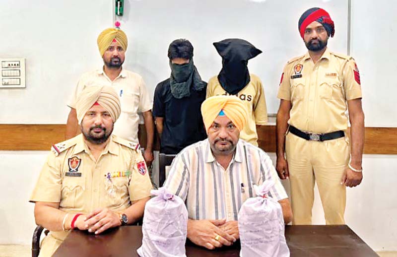 Punjab News : जालंधर में पाकिस्तान को संवेदनशील सूचनाएं भेजने वाले तीन आरोपी अरेस्ट