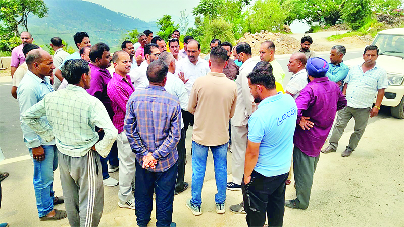 एनएचएआई ने उलझाए किसान