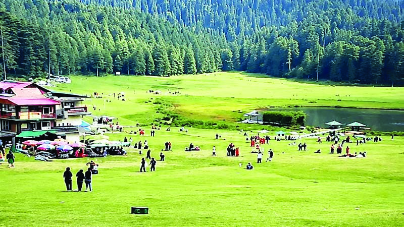 वीकेंड पर टूरिस्टों से गुलजार हुई पर्यटक नगरी डलहौजी