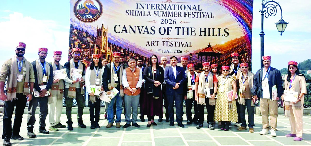 प्रतिष्ठित चित्रकारों ने कैनवास पर उकेरा हिमाचल का सौंदर्य