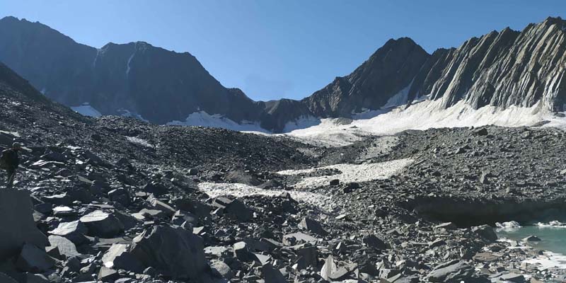 कांगड़ा-चंबा जिलों के अंतर्गत कौन सा दर्रा आता है?