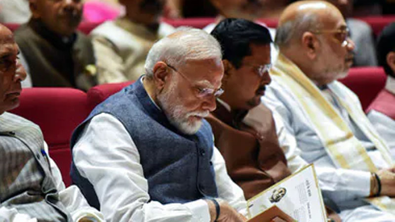 NEET पर केंद्र सरकार चर्चा के लिए तैयार, प्रदर्शन पर विपक्ष में दिख रही दरार