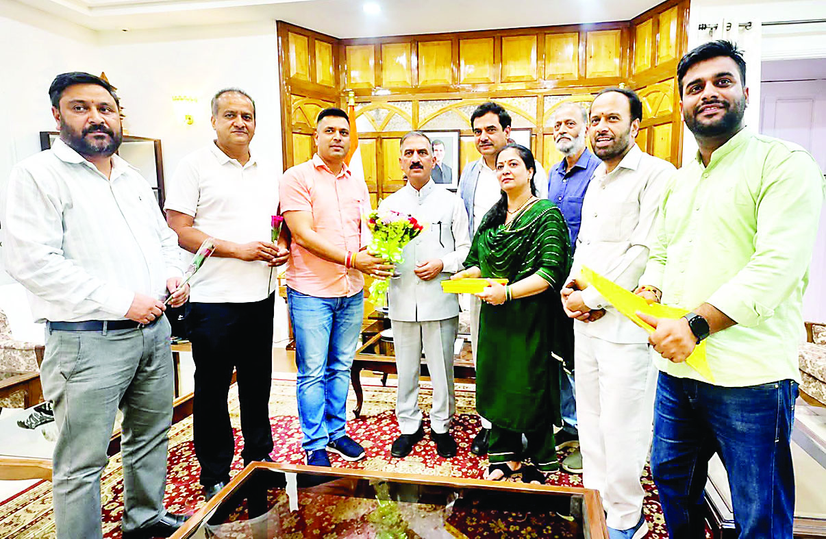 मुख्यमंत्री से मिलकर अर्की के विकास कार्यों पर किया मंथन