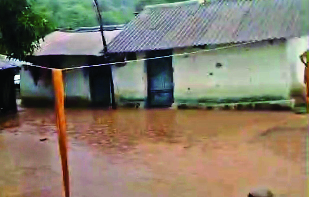 राजबन में बारिश का कहर…घरों में घुसा पानी