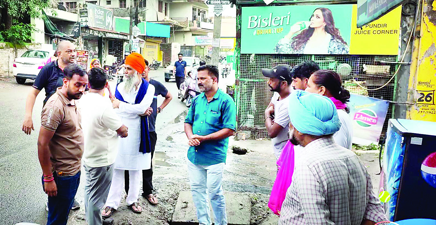 पांवटा में जलभराव से राहत दिलाने मैदान में उतरे जनप्रतिनिधि