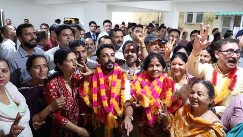 कांगड़ा जिला परिषद पर भाजपा का कब्जा, सीमा देवी बनीं अध्यक्ष, अभिमन्यु कंवर उपाध्यक्ष