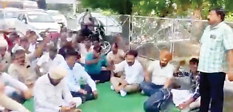 हक पाने को गरजे कर्मचारी, करनाल में मांगे न मानने पर रोडवेज मुलाजिमों ने सरकार के खिलाफ खोला मोर्चा