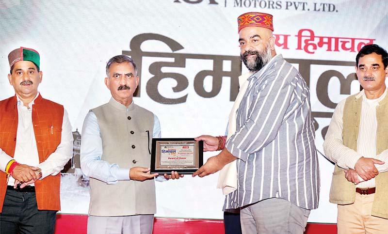 शिमला में तृप्ति के सात स्टोर, सीएम ने नवाजे जस्ट बेक्ड बाई तृप्ति के सीईओ कर्ण सूद