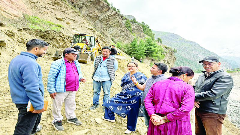 फील्ड में उतरी विधायक, जाना हाल