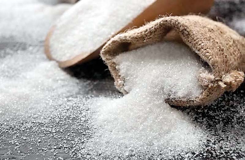 चीनी के दाम 18 फीसदी घटे, कारखाने से निकलने पर भाव 55 रुपए किलो पर आया, अभी और होगी सस्ती