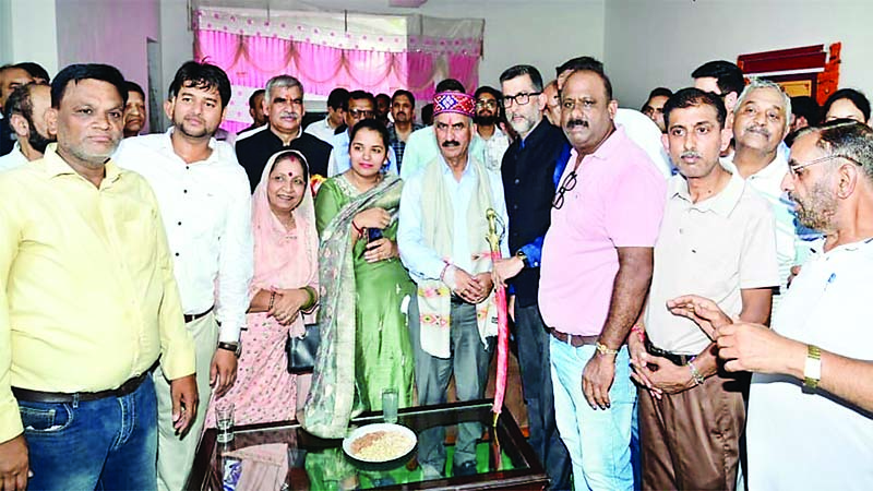13 की जगह सिर्फ सात कमरे क्यों सीएम ने लगाई अफसरों की क्लास