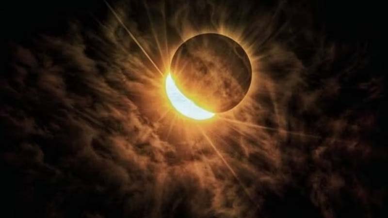 Chandra Grahan 2026: 28 अगस्त को लगेगा साल का आखिरी चंद्रग्रहण, इन 4 राशियों पर पड़ेगा असर