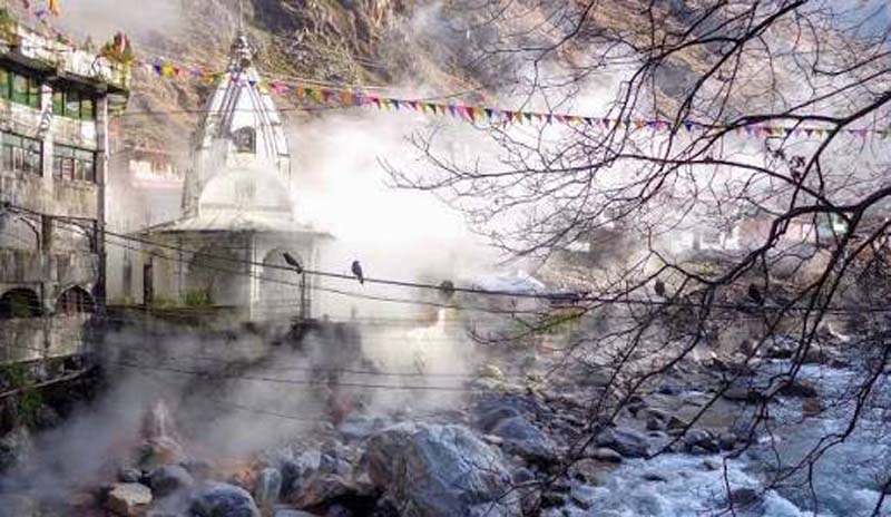 मणिकर्ण के गर्म पानी के स्त्रोत किस नदी के किनारे हैं?