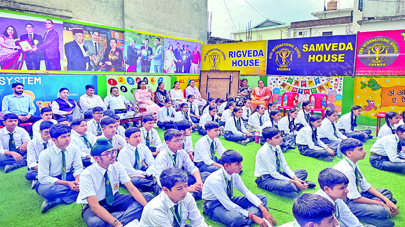 संस्कृत के श्लोकों से गूंजा किड्स इंटरनेशनल स्कूल