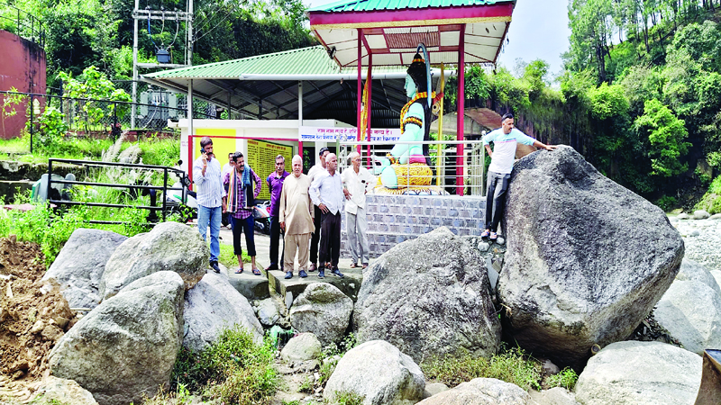 न्यूगल में अवैध खनन का खेल, बंद रास्ता खोला