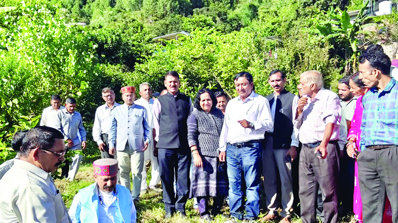 ड्रिप सिंचाई का काम पांच दिन में पूरा करो
