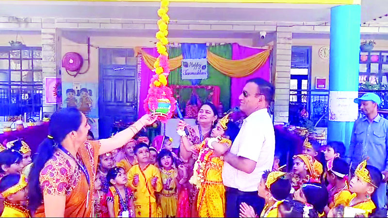 बच्चों के नृत्य पर हर कोई फिदा