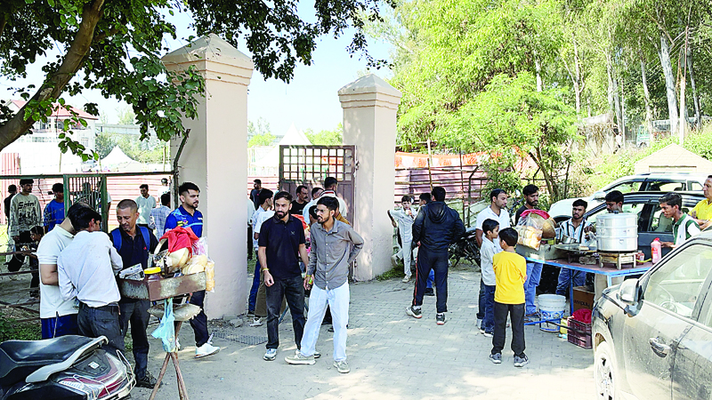 तीखी धूप…झील का किनारा और क्रिकेट की दीवानगी, लाजवाब लुहणू