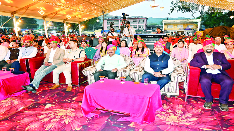 शानदार शोभायात्रा के साथ जयसिंहपुर दशहरा शुरू