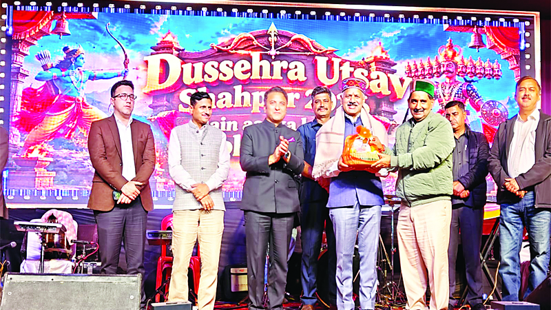 शाहपुर दशहरा की पहली सांस्कृतिक संध्या में पहाड़ी गीतों पर झूमे दर्शक