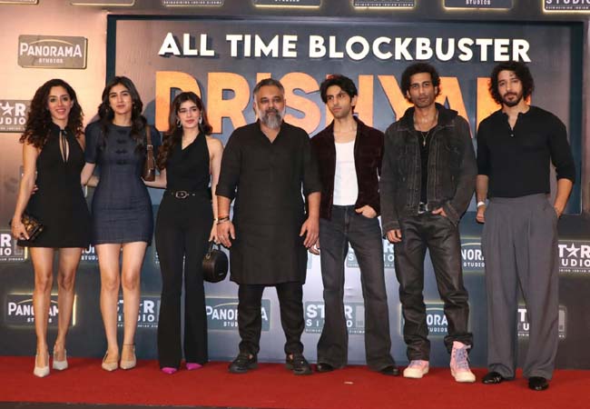लव रंजन ने ‘पहला प्यार दूसरी बार’ की 6 लीड स्टारकास्ट के साथ दिखाई पहली झलक