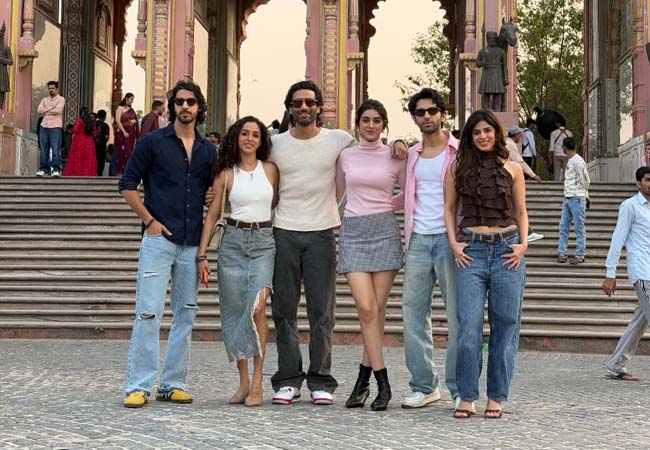 ‘पहला प्यार दूसरी बार’ की टीम पहुंची जयपुर, फैंस के लिए रखी फिल्म की खास स्क्रीनिंग